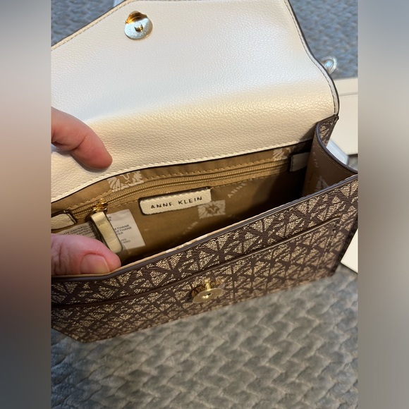 Anne Klein logo flap cossbody bag - Picture 6 of 8